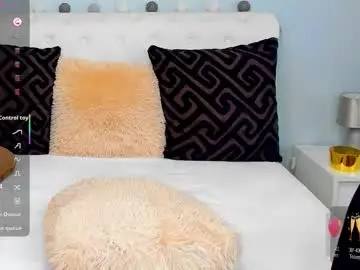 Allaya_love  live sex cam