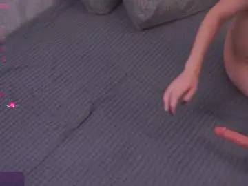 Lipdiptalk  live sex cam