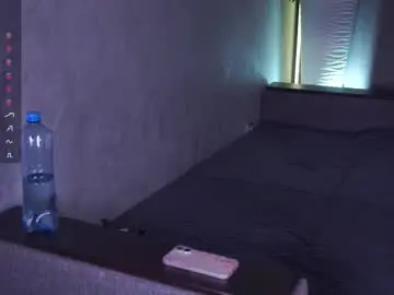 Lipdiptalk  live sex cam