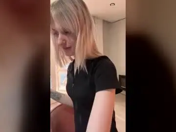 Lizycrown  live sex cam