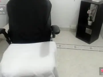 Zulay_mom  live sex cam