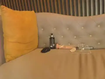 Madame_mature1  live sex cam