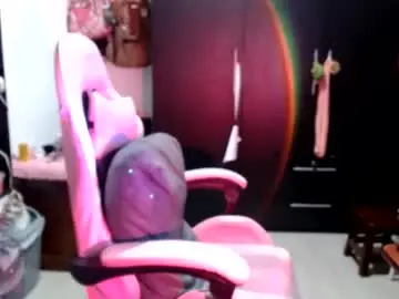 Kateeen18  live sex cam