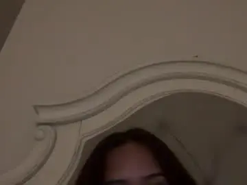 Maddyafterhours  live sex cam