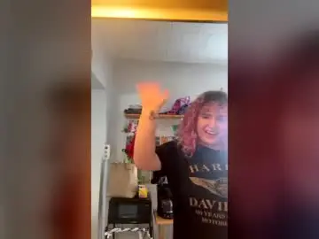 Succumuse  live sex cam