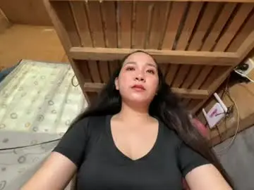 Trixie0320  live sex cam