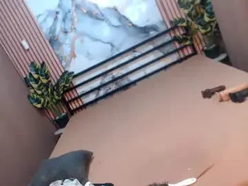 Yvonnellvs  live sex cam