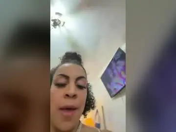Lightskinedcutie  live sex cam