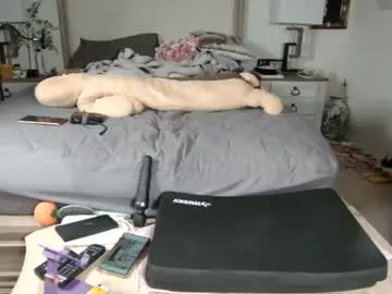 Skinnyasianmilf  live sex cam