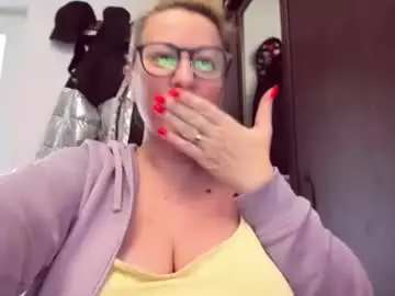 Katynextdoor  live sex cam