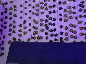 Sara_blue22  live sex cam