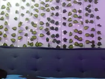 Sara_blue22  live sex cam