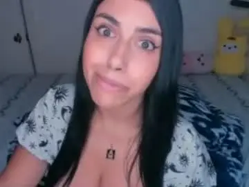 Xocurvyrae  live sex cam