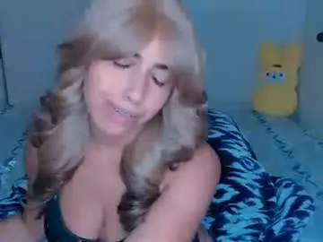 Xocurvyrae  live sex cam