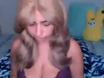Xocurvyrae  live sex cam