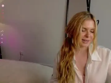 Cutie_nomy18  live sex cam