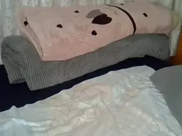 Fine_queen12  live sex cam
