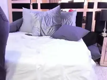Ursafrost  live sex cam