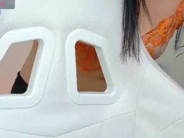Almatease  live sex cam