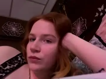 Ivelynnmoon  live sex cam