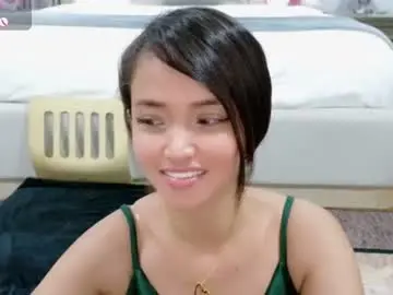 Yasmienatos  live sex cam