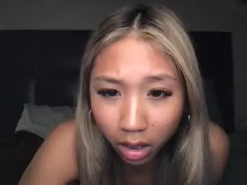 Yukismall  live sex cam