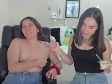 Evelyn_2511  live sex cam
