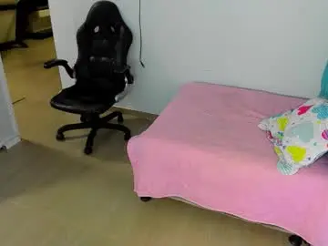 Nahomy_ember  live sex cam