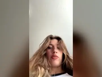 Peachesdemure  live sex cam