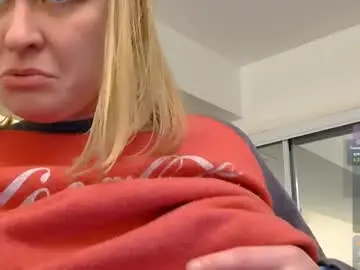 Dixie_comanche  live sex cam