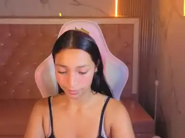 Lessly_b  live sex cam