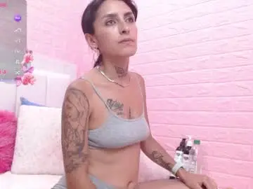 Suzan_30  live sex cam