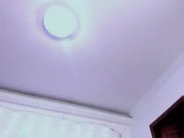 Suzan_30  live sex cam