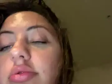 Izzysmith808  live sex cam