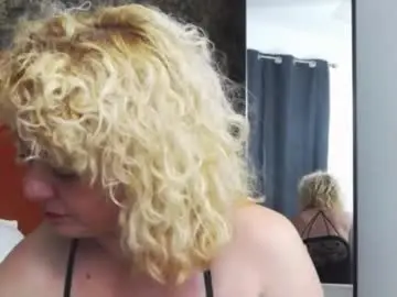 Littlecurlygirl  live sex cam