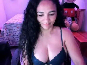Rayza_mature_  live sex cam