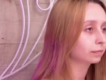 Sweatee_fluff  live sex cam
