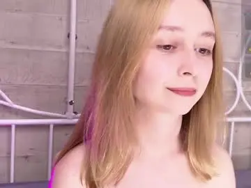 Sweatee_fluff  live sex cam
