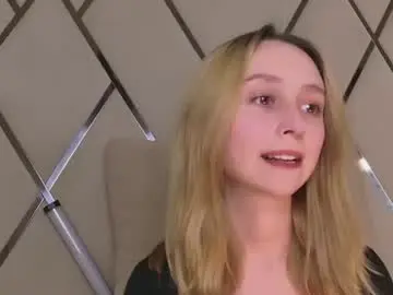 Sweatee_fluff  live sex cam