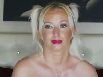 Oliviashaw22  live sex cam