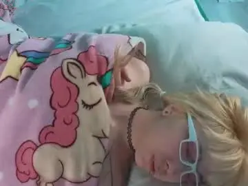 Sarahwheelers  live sex cam