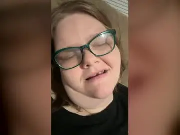 Heidimackey2  live sex cam
