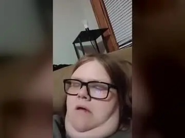Heidimackey2  live sex cam