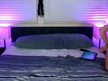 Courtneycuckson  live sex cam