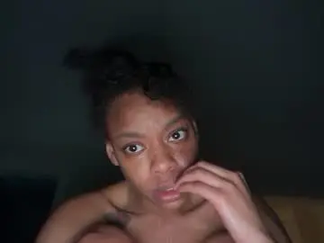 Delightfuldark  live sex cam