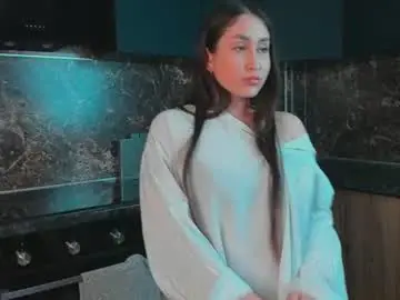 Elyra_noir  live sex cam