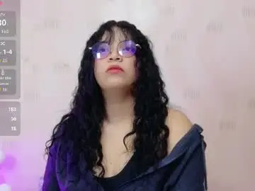 Innocenthazel  live sex cam