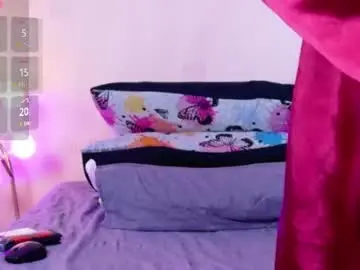 Innocenthazel  live sex cam