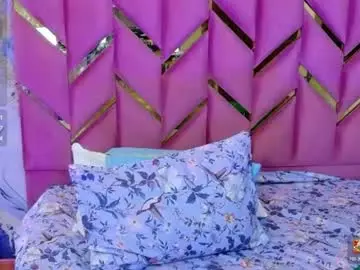 Innocenthazel  live sex cam