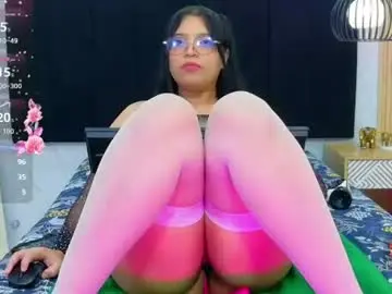 Innocenthazel  live sex cam